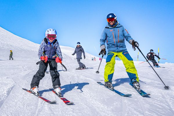 Famille au ski à Auris-en-Oisans