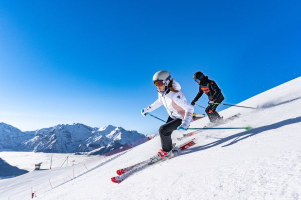 skieurs à Auris en Oisans